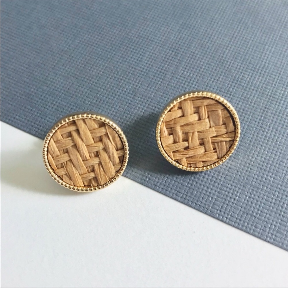 NWT fashion stud earrings